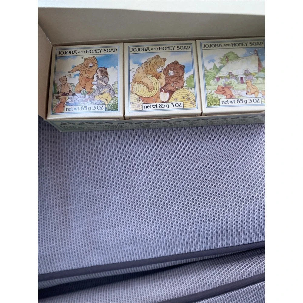 VTG NEW Crabtree &‎ Evelyn Jojoba Oil & Honey 1980 NOS Soap Set 3 Bars 85g Each